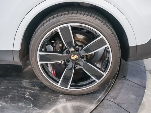 Certified 2023 Porsche Cayenne AWD/4WD image 13