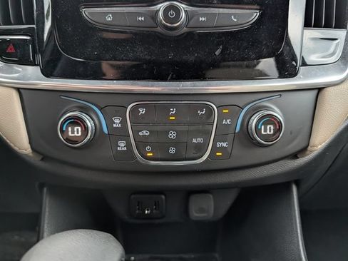 Used 2022 Chevrolet Traverse LS AWD/4WD image 22