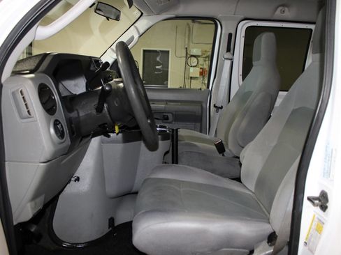 Used 2009 Ford E-150 and Econoline 150 RWD image 8