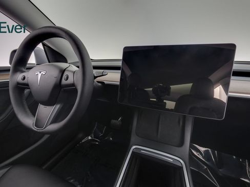 Used 2024 Tesla Model Y Long Range RWD image 25
