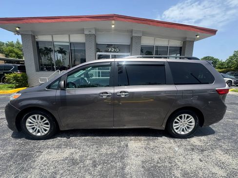Used 2015 Toyota Sienna XLE w/ XLE Navigation Package FWD image 9