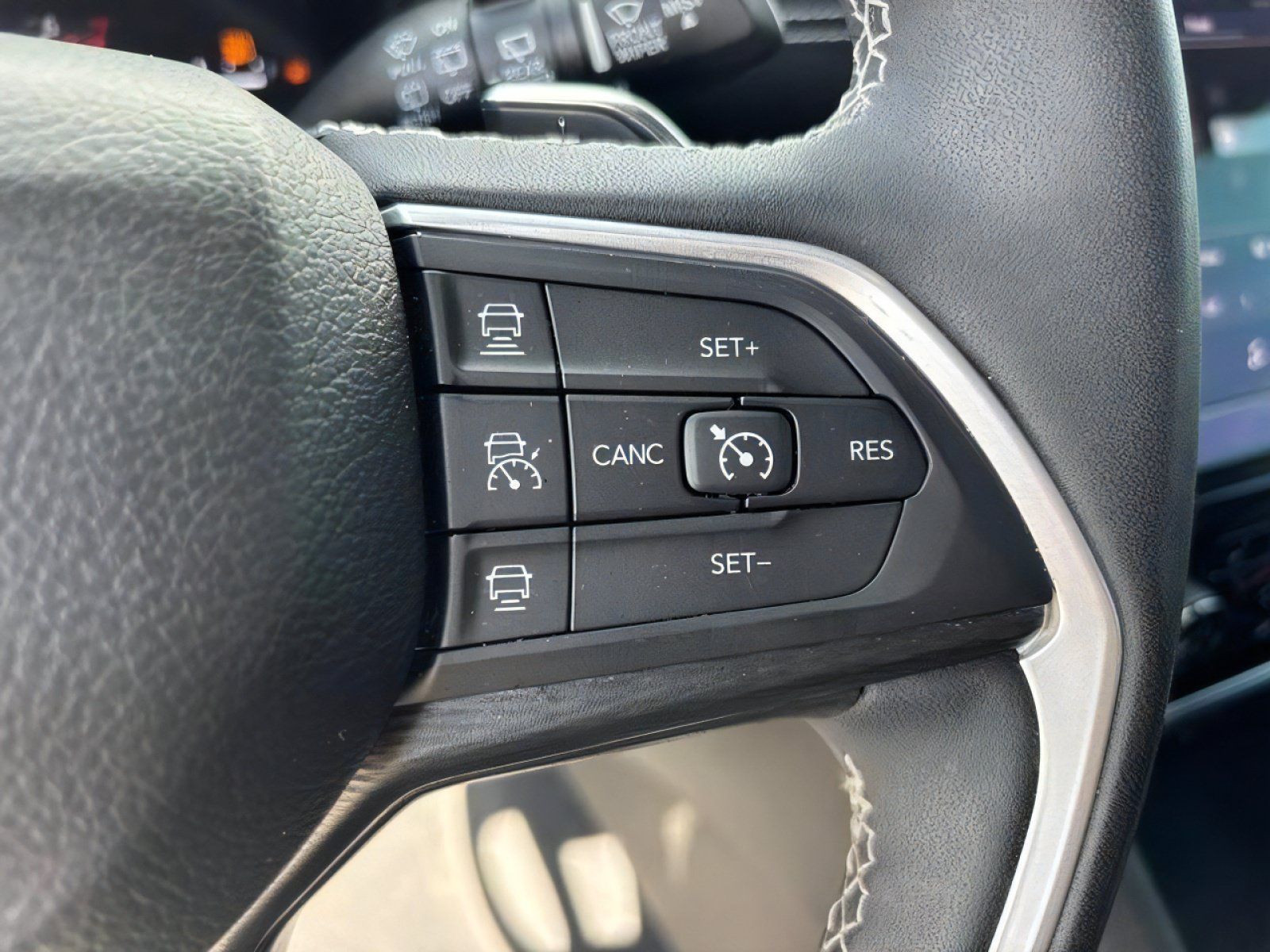 Used 2023 Jeep Grand Cherokee L Laredo AWD/4WD image 24