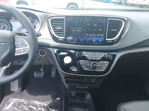 New 2027 Chrysler Pacifica Select w/ S Appearance Package FWD image 20