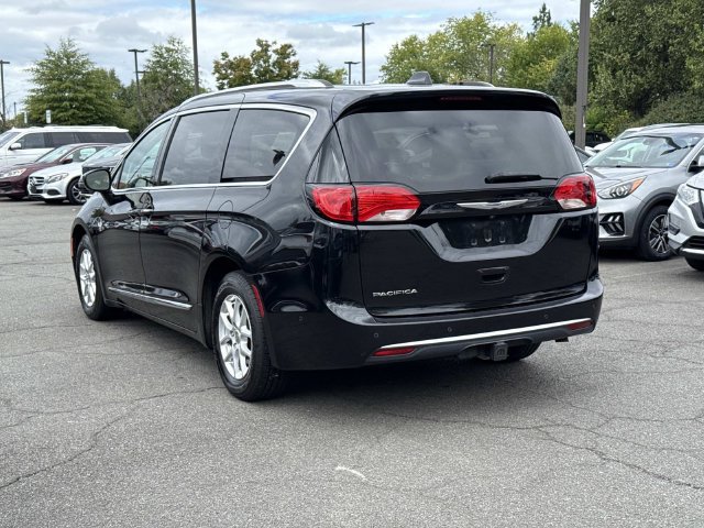 Used 2020 Chrysler Pacifica Touring-L FWD image 4