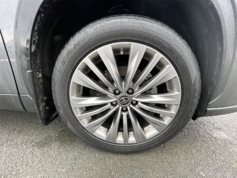 Used 2023 Toyota Highlander Platinum image 10