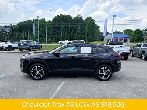 Used 2024 Chevrolet Trax RS w/ Driver Confidence Package FWD image 3