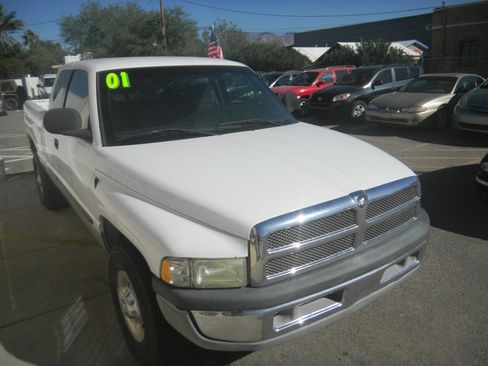 Used 2001 Dodge Ram 2500 Truck 2WD Quad Cab image 3