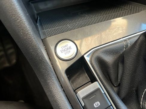 Used 2022 Volkswagen Tiguan SE FWD image 39