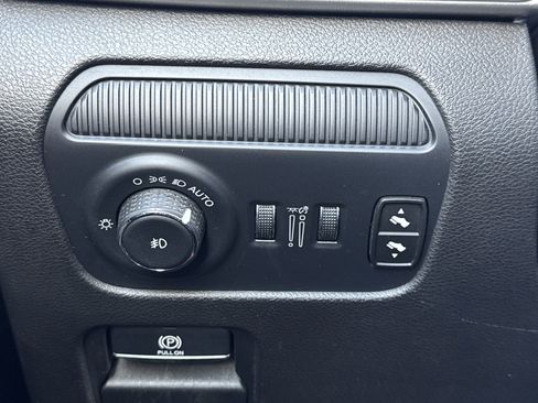 Certified 2024 Jeep Wagoneer Series II w/ Flexible Seating Group RWD image 13
