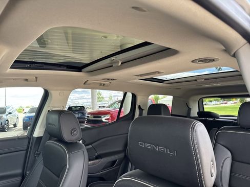 Used 2023 GMC Acadia Denali w/ Denali Ultimate Package AWD/4WD image 13