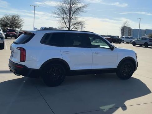 Used 2022 Kia Telluride SX w/ SX Prestige Package image 9
