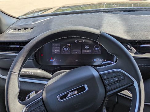 New 2025 Jeep Grand Cherokee Laredo X image 21