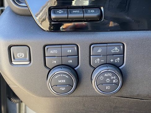 Used 2024 Chevrolet Silverado 2500 ZR2 w/ Technology Package image 17