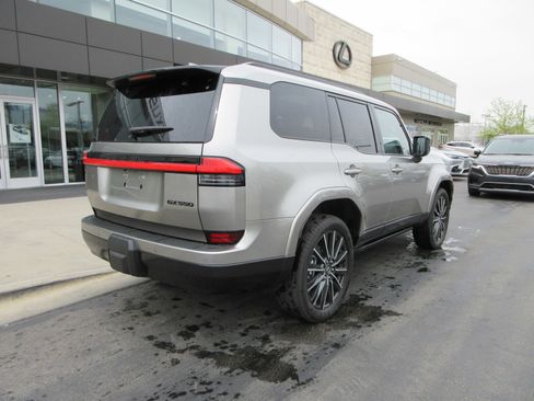 Used 2026 Lexus GX 550 w/ Accessory Package (2T) image 9