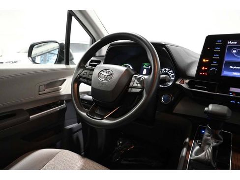Used 2023 Toyota Sienna LE FWD image 26