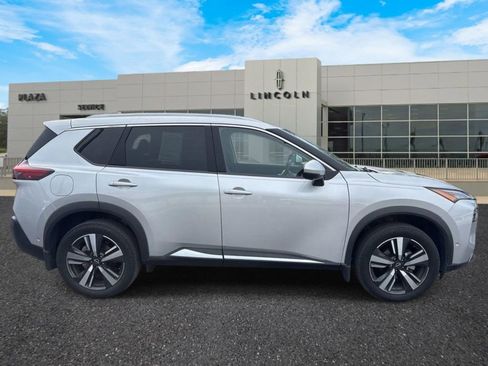 Used 2022 Nissan Rogue SL w/ SL Premium Package FWD image 2