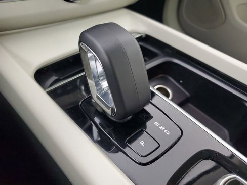 Used 2023 Volvo XC60 B5 Core w/ Climate Package image 34