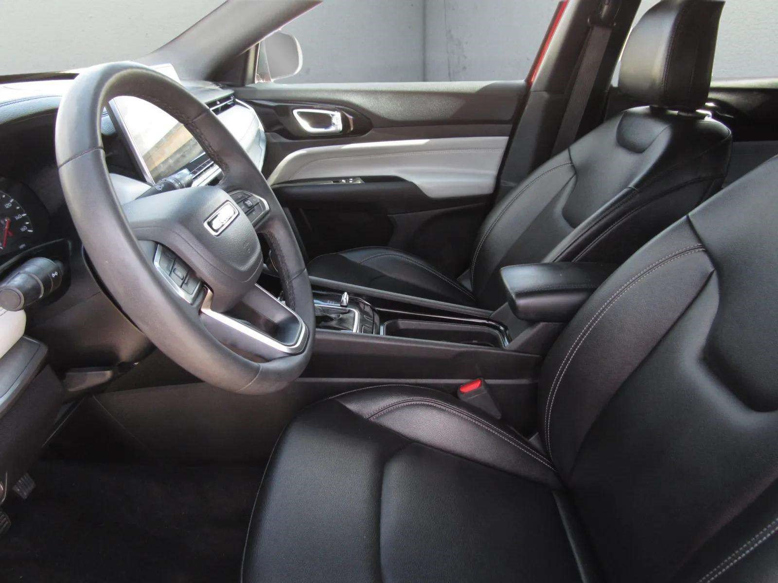 Used 2025 Jeep Compass Limited AWD/4WD image 14