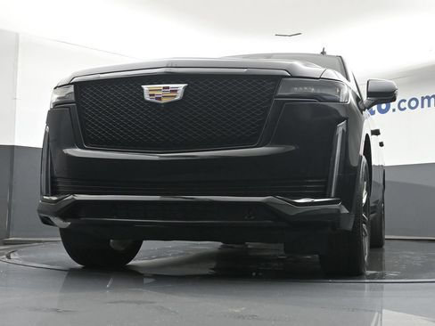 Used 2023 Cadillac Escalade Sport Platinum AWD/4WD image 7