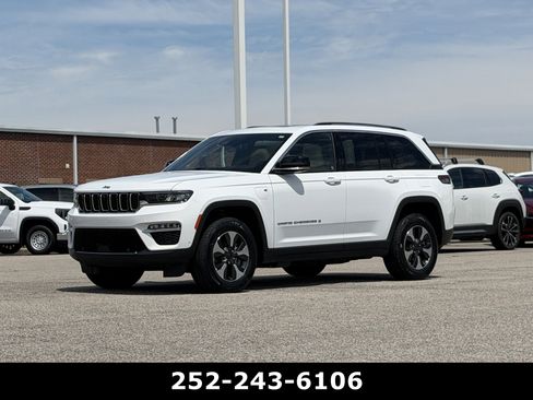 Used 2022 Jeep Grand Cherokee Limited 4xe w/ Luxury Tech Group II AWD/4WD image 3