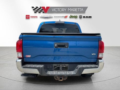 Used 2017 Toyota Tacoma TRD Off-Road w/ Tow Package AWD/4WD image 4