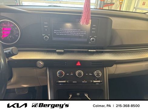 Used 2023 Kia Carnival LX image 9