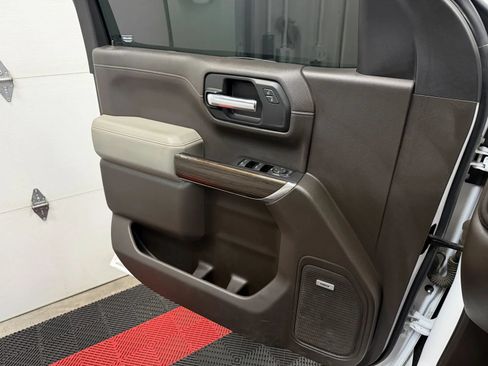 Used 2019 Chevrolet Silverado 1500 LT Trail Boss AWD/4WD image 18