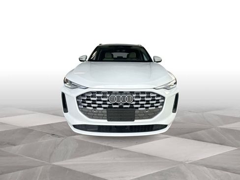 Used 2025 Audi Q5 Premium Plus AWD/4WD image 3