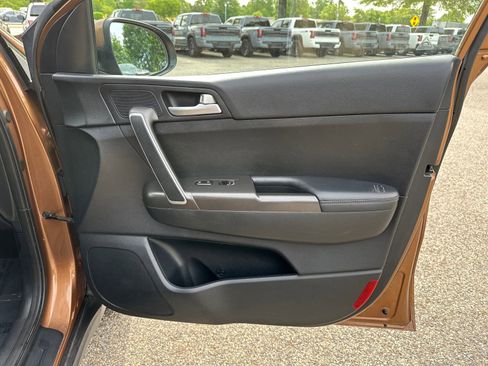 Used 2018 Kia Sportage LX FWD image 12