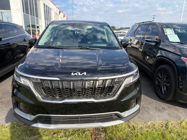 Used 2024 Kia Carnival LX FWD image 3