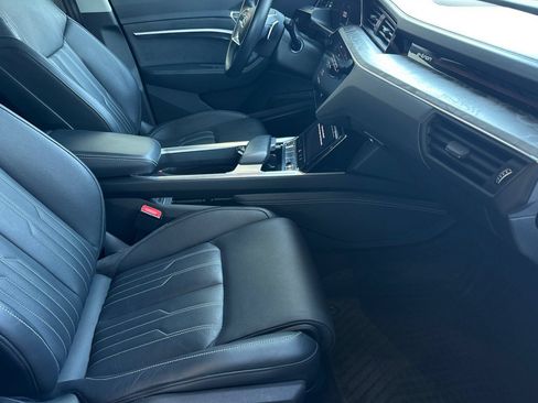 Used 2021 Audi e-tron Prestige w/ Prestige Package AWD/4WD image 16