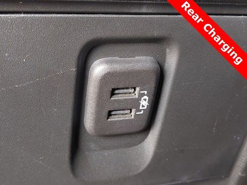 Used 2022 Chevrolet Traverse LT image 26