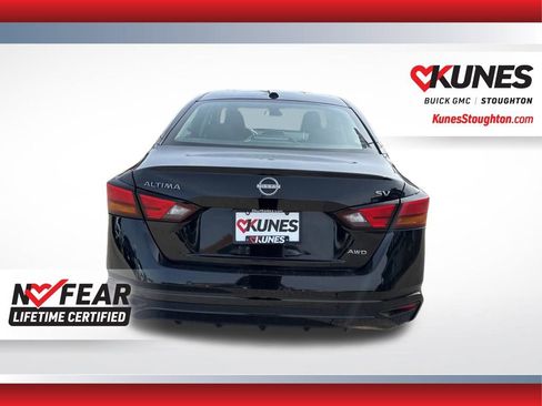 Used 2024 Nissan Altima 2.5 SV image 10