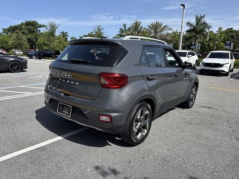 Used 2023 Hyundai Venue SEL w/ Cargo Package FWD image 3
