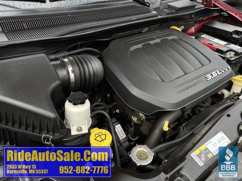 Used 2013 Chrysler Town & Country Touring-L w/ Driver Convenience Group FWD image 21