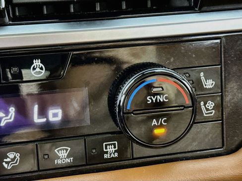 Used 2024 Nissan Pathfinder Platinum AWD/4WD image 4
