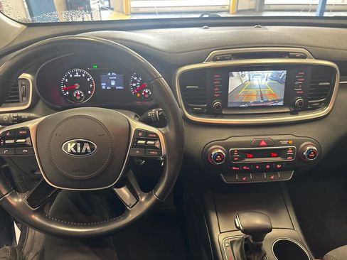 Used 2019 Kia Sorento AWD w/ LX Convenience Package image 5
