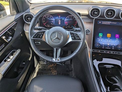 Used 2025 Mercedes-Benz GLC 300 image 17