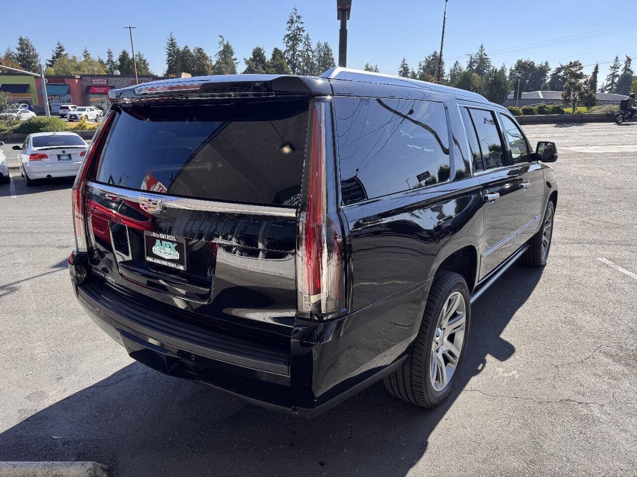 Used 2015 Cadillac Escalade ESV Premium AWD/4WD image 9