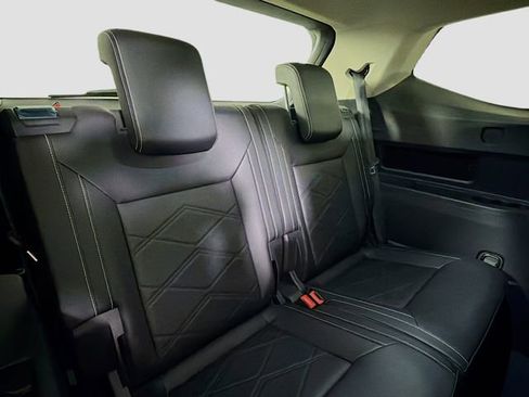 New 2025 Volkswagen Atlas SE image 26