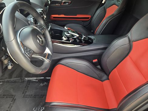 Used 2018 Mercedes-Benz AMG GT Roadster image 3