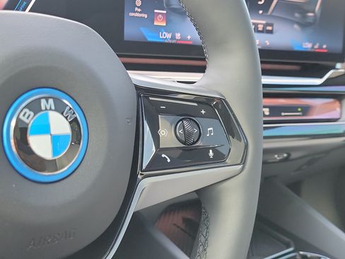 Certified 2026 BMW i5 M60 w/ Premium Package RWD image 23