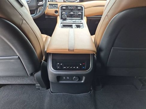 Used 2025 Nissan Armada Platinum Reserve AWD/4WD image 34