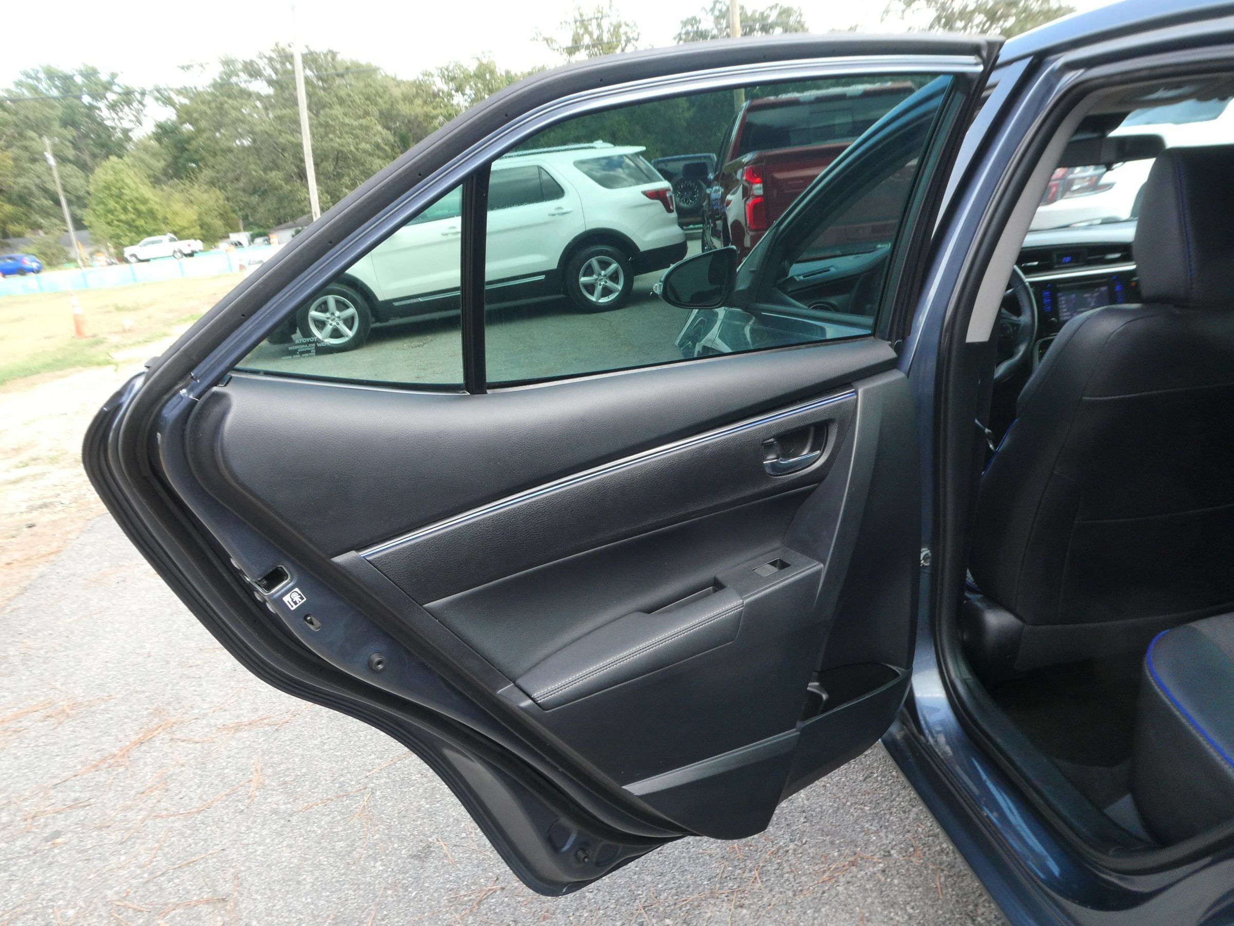 Used 2017 Toyota Corolla SE FWD image 26