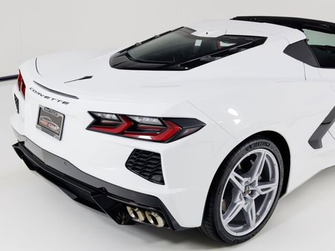 Used 2021 Chevrolet Corvette 2LT w/ Engine Appearance Package image 54