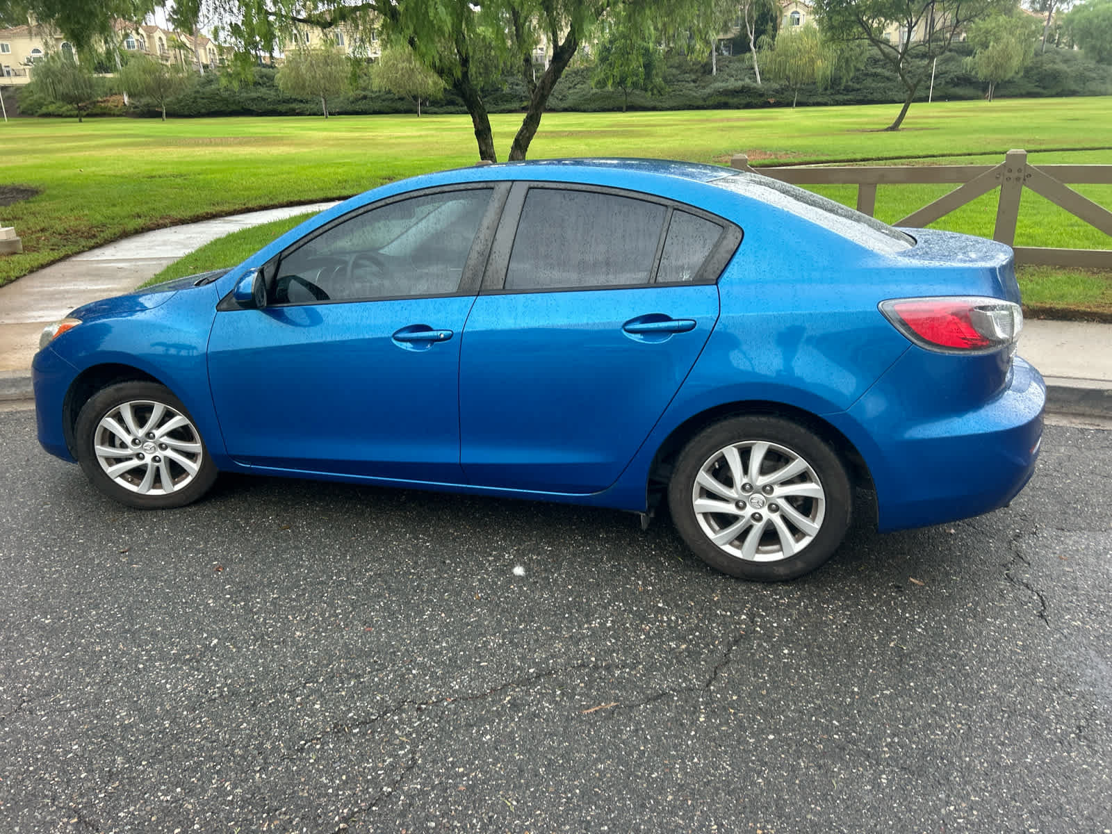 Used 2012 MAZDA MAZDA3 i Touring FWD image 3