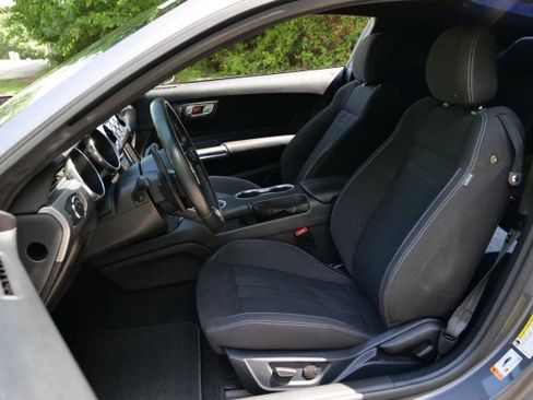 Used 2021 Ford Mustang GT RWD image 3