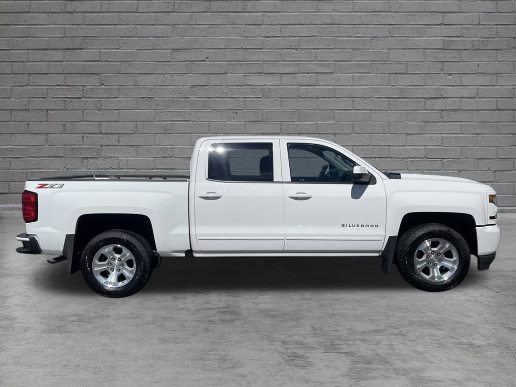 Used 2018 Chevrolet Silverado 1500 LT w/ All Star Edition AWD/4WD image 10
