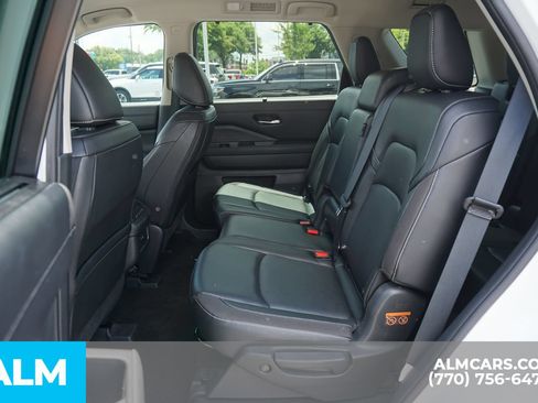 Used 2023 Nissan Pathfinder SL AWD/4WD image 21