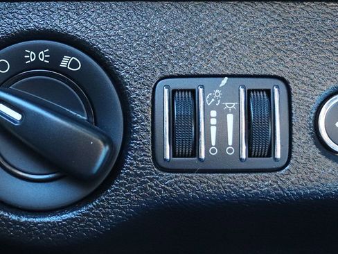 Used 2019 Dodge Challenger SXT image 35